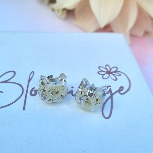 White Cat "SNOWIE" flower stud earrings