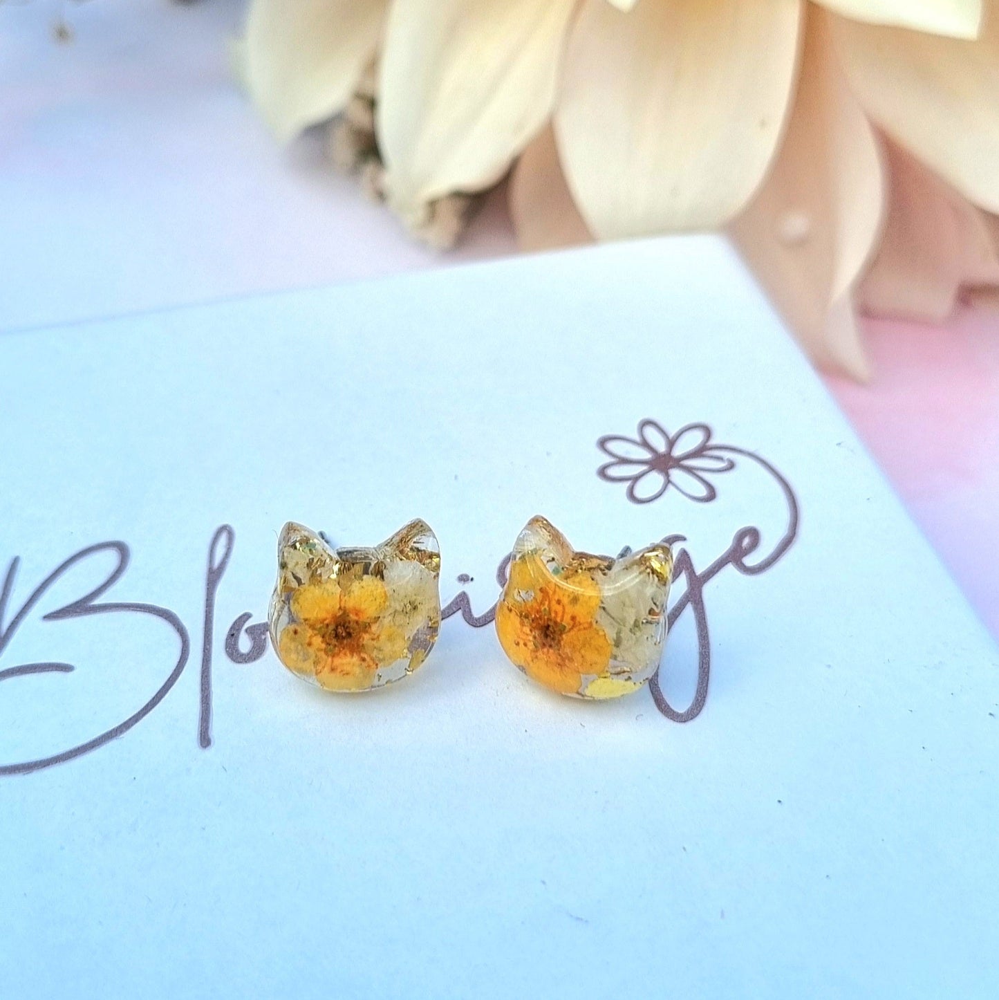 Ginger Cat "OLLIE" flower stud earrings